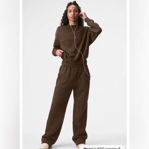 ALO Yoga Accolade Crew Neck Pullover & Straight Leg Pants Set Espresso Size S